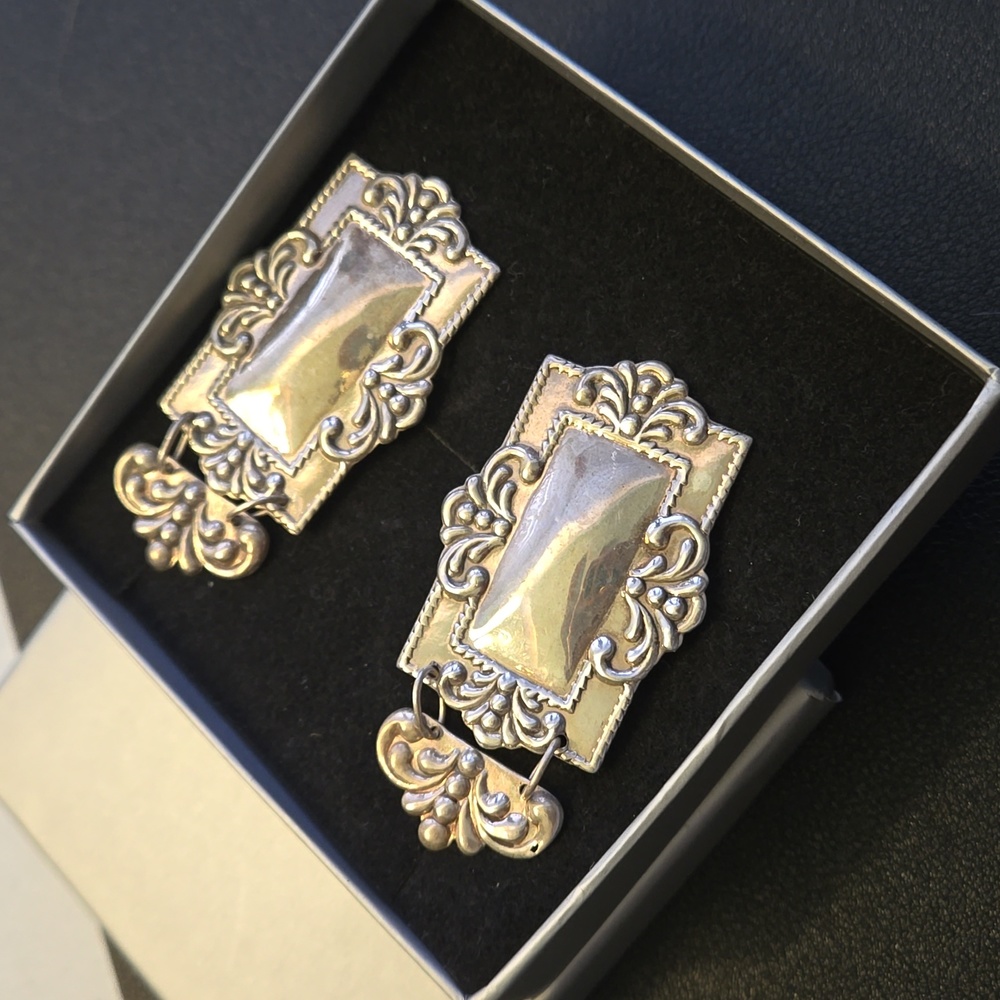 Beautiful Vintage Solid Silver Post Earrings, Exc… - image 2